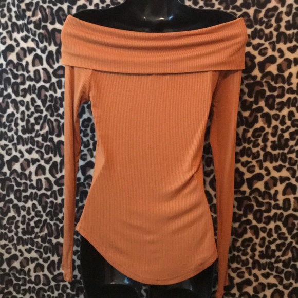 Off the Shoulder Top - Picture 5 of 6